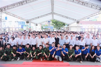 ĐÓN CHÀO HƠN 1400 TÂN SINH VIÊN D21