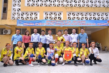Đội bóng LCĐ Khoa Cơ khí và động lực - khoa Xây dựng vô địch tại giải bóng đá các LCĐ trường Đại học Điện lực năm 2018